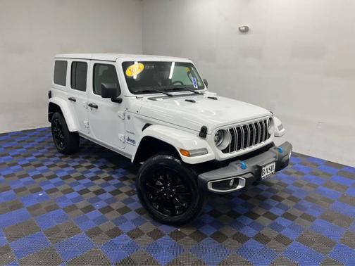 Bright White Clearcoat 2024 Jeep Wrangler 4xe Sahara