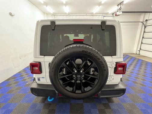 Bright White Clearcoat 2024 Jeep Wrangler 4xe Sahara