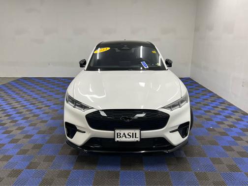 Star White Metallic Tri-Coat 2023 Ford Mustang Mach-E GT