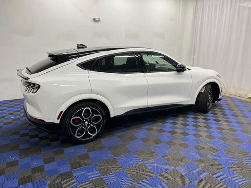 Star White Metallic Tri-Coat 2023 Ford Mustang Mach-E GT