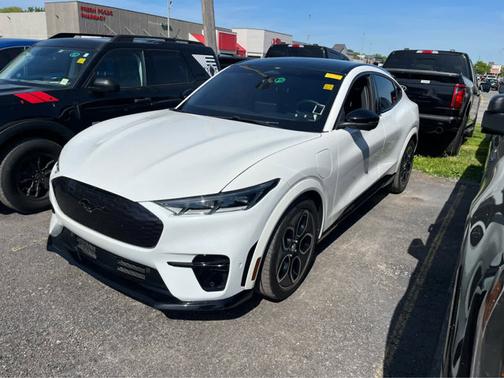 Star White Metallic Tri-Coat 2023 Ford Mustang Mach-E GT