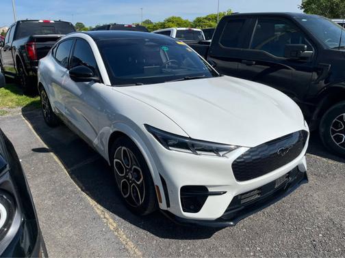Star White Metallic Tri-Coat 2023 Ford Mustang Mach-E GT