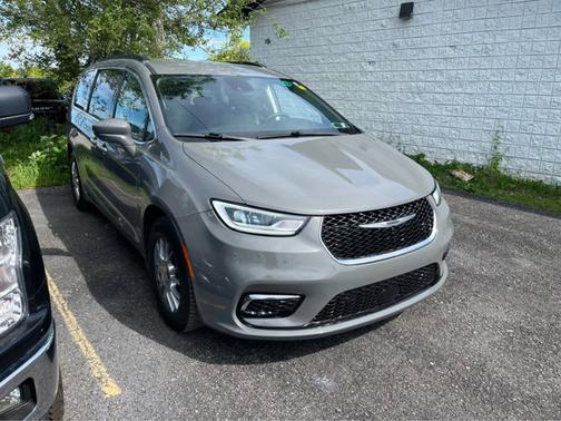 Ceramic Gray Clearcoat 2022 Chrysler Pacifica Touring L