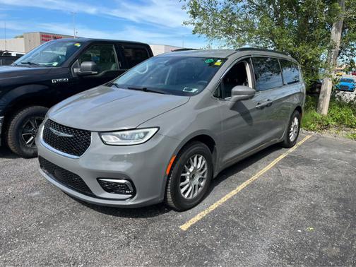 Ceramic Gray Clearcoat 2022 Chrysler Pacifica Touring L