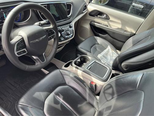 Ceramic Gray Clearcoat 2022 Chrysler Pacifica Touring L