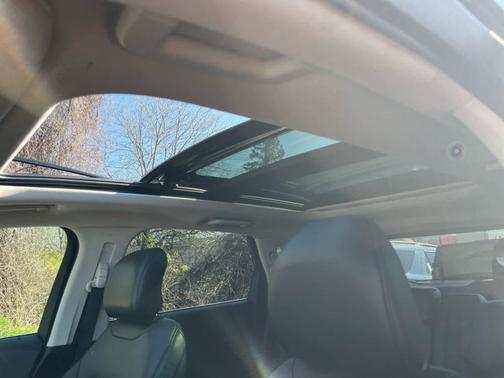 White Platinum Metallic Tri-Coat 2015 Ford Edge SEL