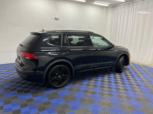2022 Volkswagen Tiguan SE R-Line Black