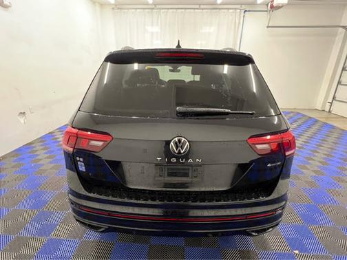 2022 Volkswagen Tiguan SE R-Line Black