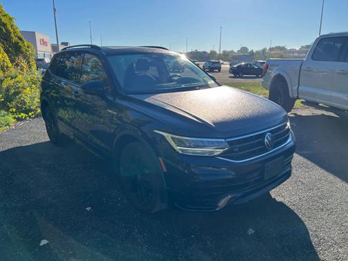 2022 Volkswagen Tiguan SE R-Line Black