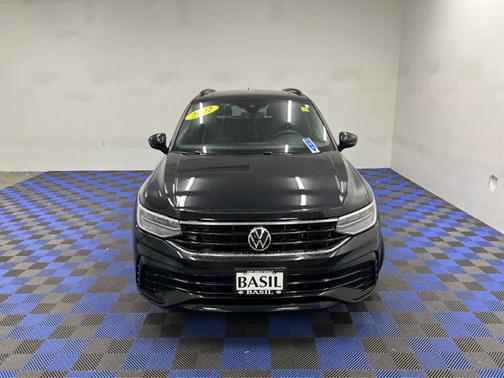 2022 Volkswagen Tiguan SE R-Line Black