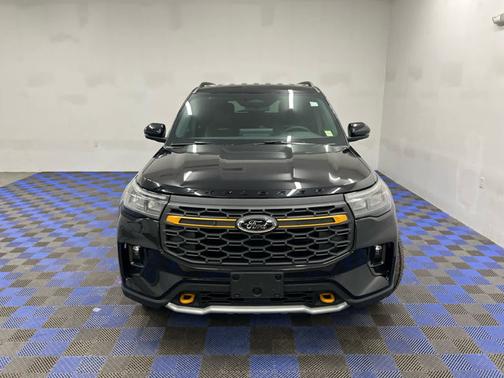 Agate Black Metallic 2026 Ford Explorer Tremor