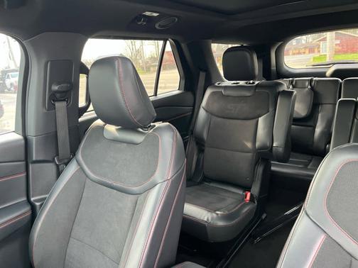 Star White Metallic Tri-Coat 2025 Ford Explorer ST