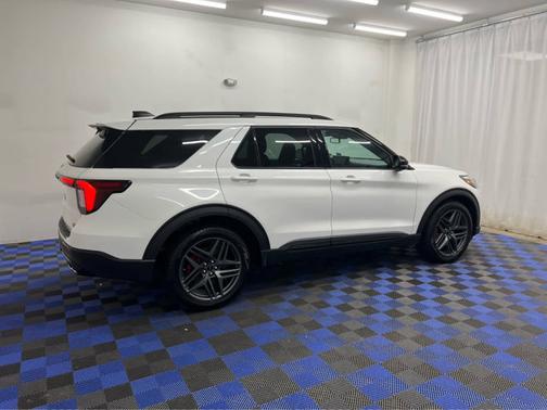 Star White Metallic Tri-Coat 2025 Ford Explorer ST