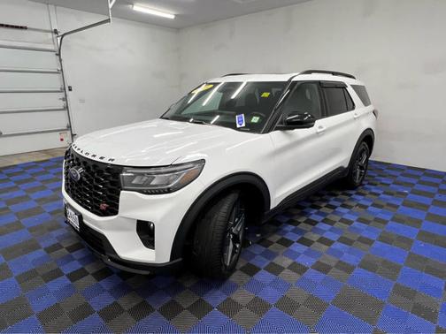 Star White Metallic Tri-Coat 2025 Ford Explorer ST
