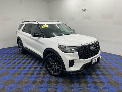 Star White Metallic Tri-Coat 2025 Ford Explorer ST