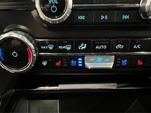 Avalanche Gray 2024 Ford F-150 LARIAT