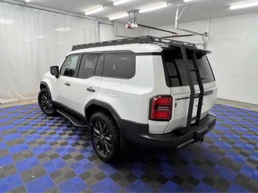 2025 Toyota Land Cruiser 