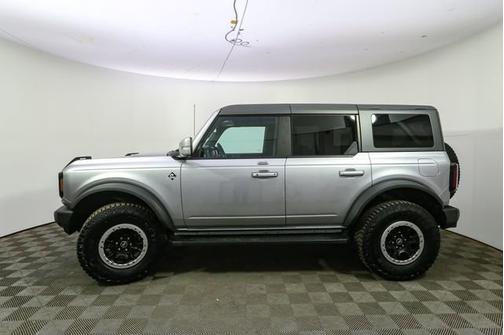 Iconic Silver Metallic 2023 Ford Bronco Outer Banks