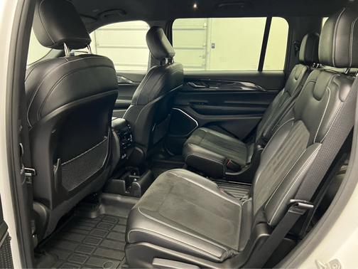 2022 Jeep Grand Cherokee L Altitude