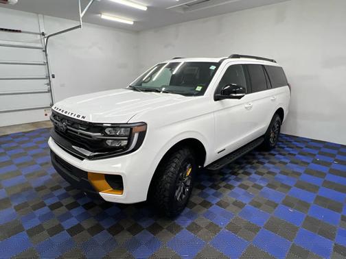 Star White Metallic Tri-Coat 2026 Ford Expedition Tremor
