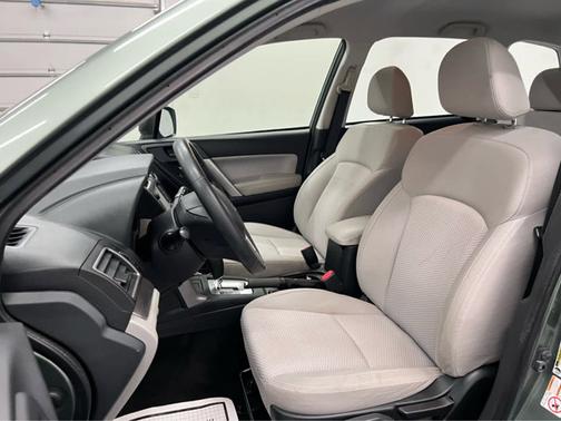 Jasmine Green Metallic 2017 Subaru Forester 2.5i