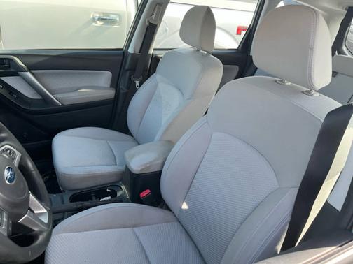 Jasmine Green Metallic 2017 Subaru Forester 2.5i