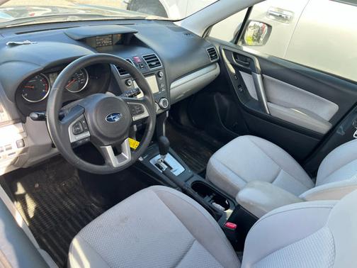 Jasmine Green Metallic 2017 Subaru Forester 2.5i