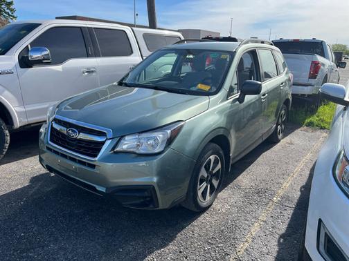 Jasmine Green Metallic 2017 Subaru Forester 2.5i