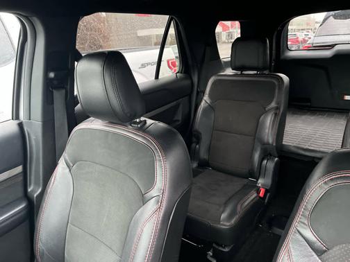 Ingot Silver Metallic 2018 Ford Explorer XLT