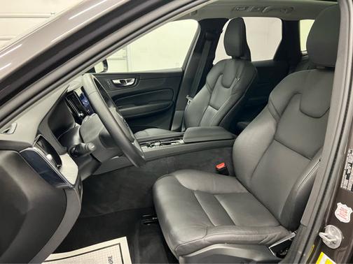 2025 Volvo XC60 Plus
