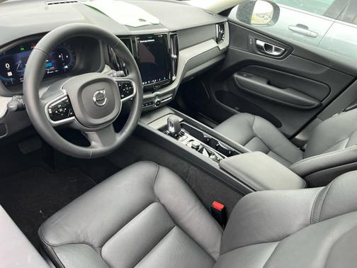 2025 Volvo XC60 Plus