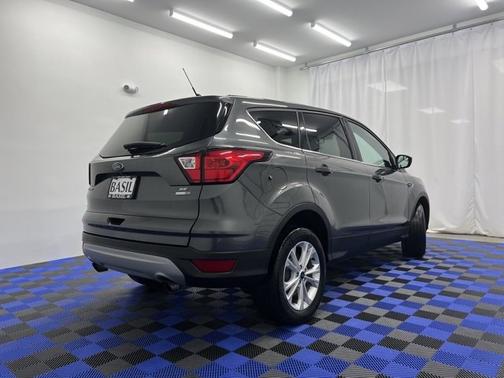 Photo 2 of 20 of 2019 Ford Escape SE