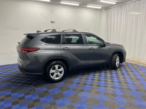 Magnetic Gray Metallic 2023 Toyota Highlander LE