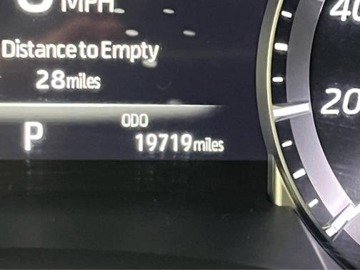 Magnetic Gray Metallic 2023 Toyota Highlander LE