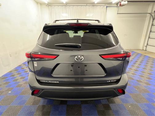 Magnetic Gray Metallic 2023 Toyota Highlander LE