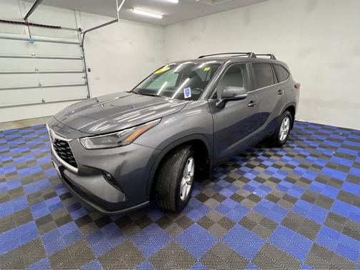 Magnetic Gray Metallic 2023 Toyota Highlander LE