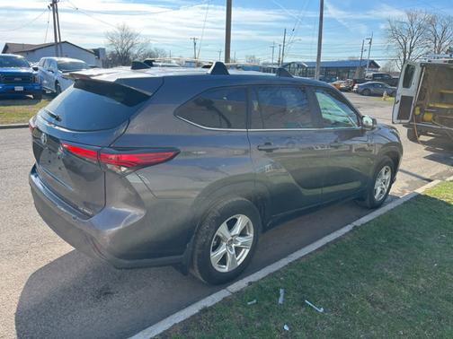 Magnetic Gray Metallic 2023 Toyota Highlander LE