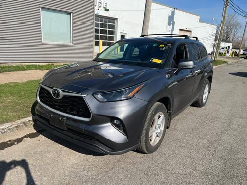 Magnetic Gray Metallic 2023 Toyota Highlander LE