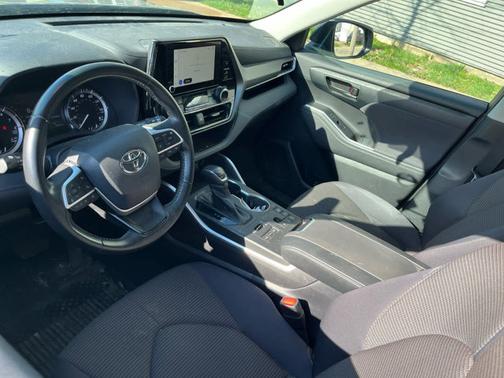 Magnetic Gray Metallic 2023 Toyota Highlander LE