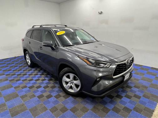 Magnetic Gray Metallic 2023 Toyota Highlander LE