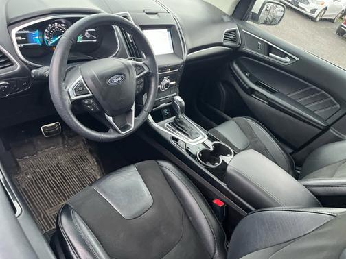 White Platinum Metallic Tri-Coat 2018 Ford Edge Sport