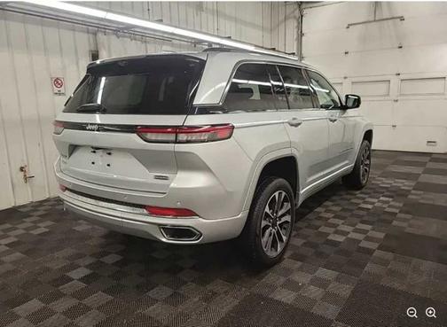 2022 Jeep Grand Cherokee Overland