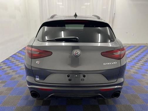2022 Alfa Romeo Stelvio Veloce