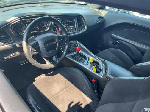 2017 Dodge Challenger 392 Hemi Scat Pack Shaker