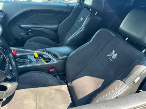 2017 Dodge Challenger 392 Hemi Scat Pack Shaker