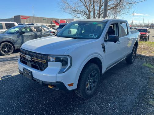 Space White Metallic 2025 Ford Maverick Tremor
