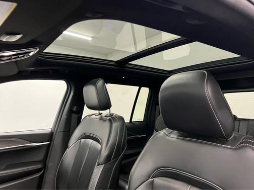 Diamond Black Crystal Pearlcoat 2024 Jeep Grand Cherokee Limited