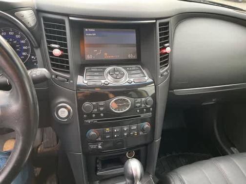 2017 INFINITI QX70 Base (A7)