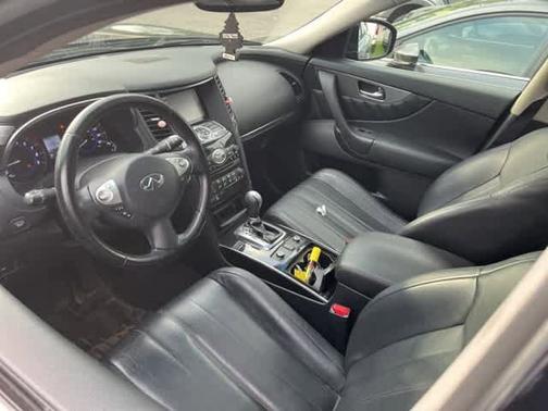 2017 INFINITI QX70 Base (A7)