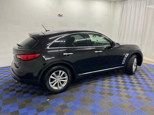 2017 INFINITI QX70 Base (A7)